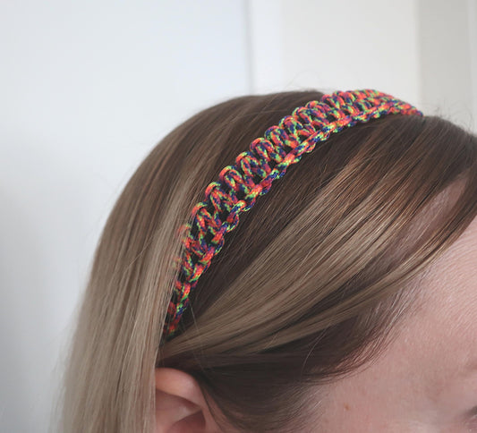 Haarreif in Regenbogenfarben aus Paracord