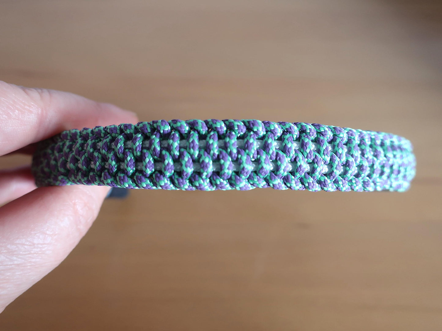 Türkis-lilafarbener Haarreif aus Paracord