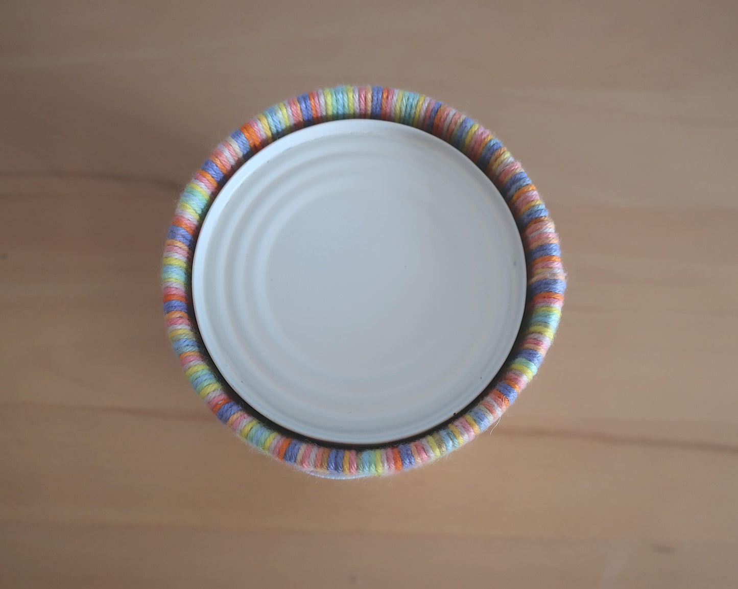 Stifthalter mit Regenbogengarn