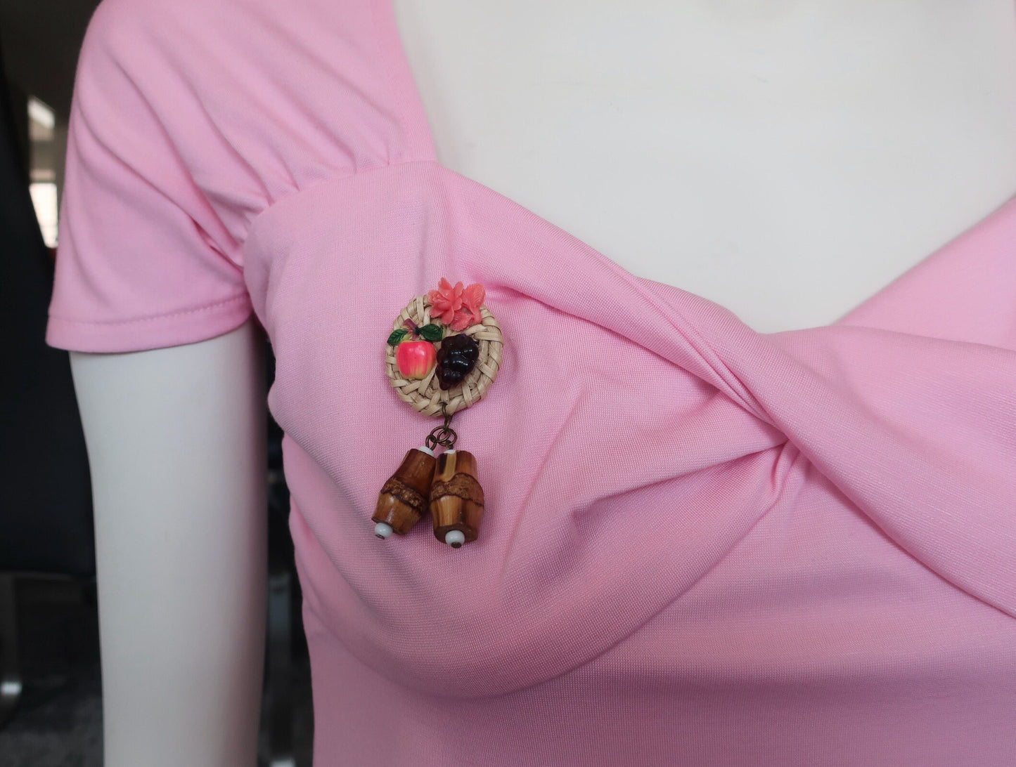 Brosche mit Blume und Bambus