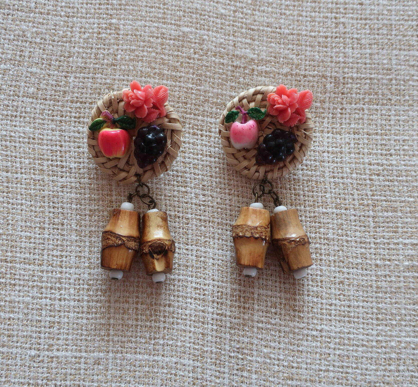 Brosche mit Blume und Bambus