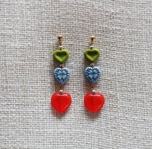 Ohrring mit drei Herzperlen