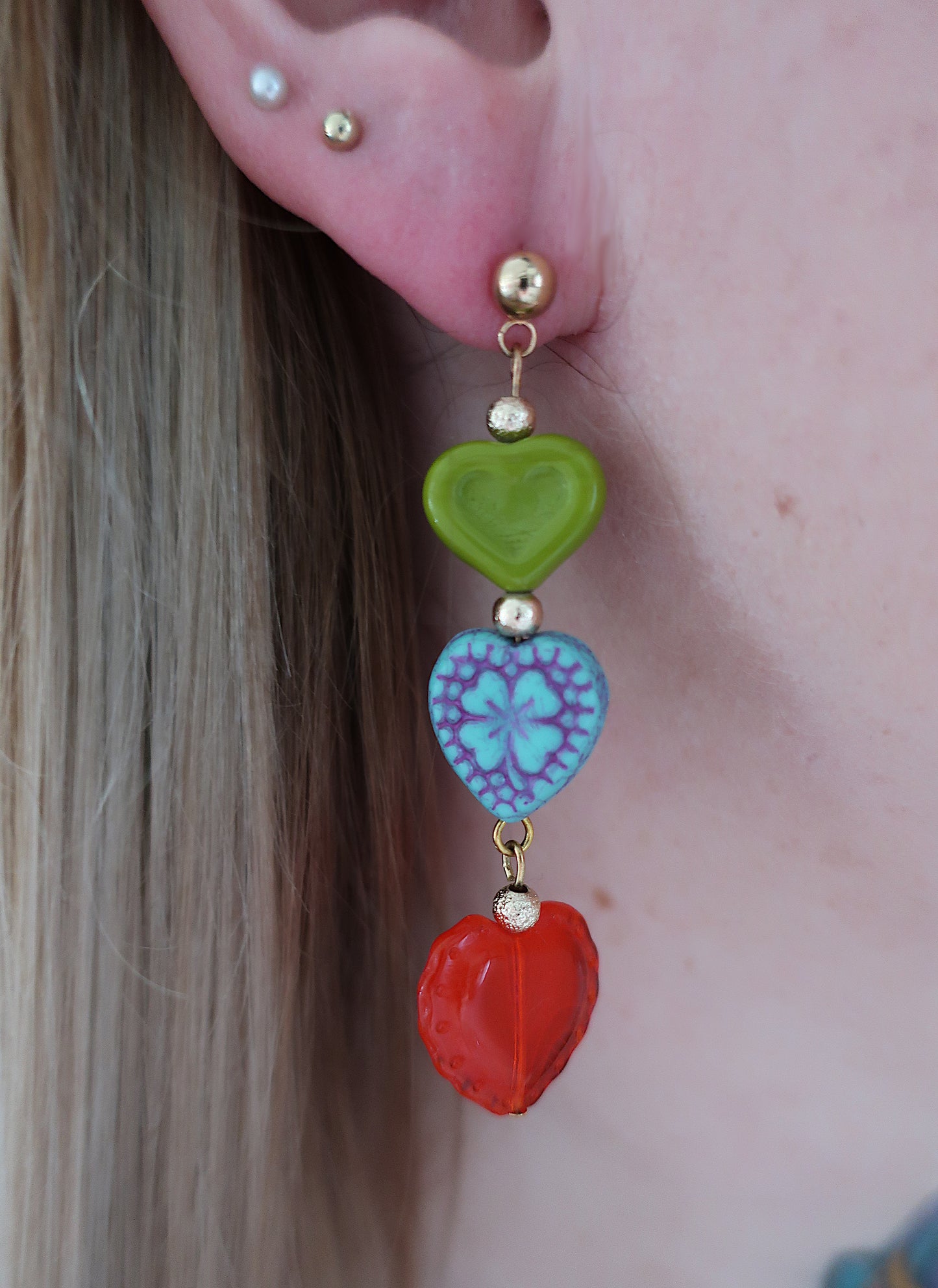 Ohrring mit drei Herzperlen