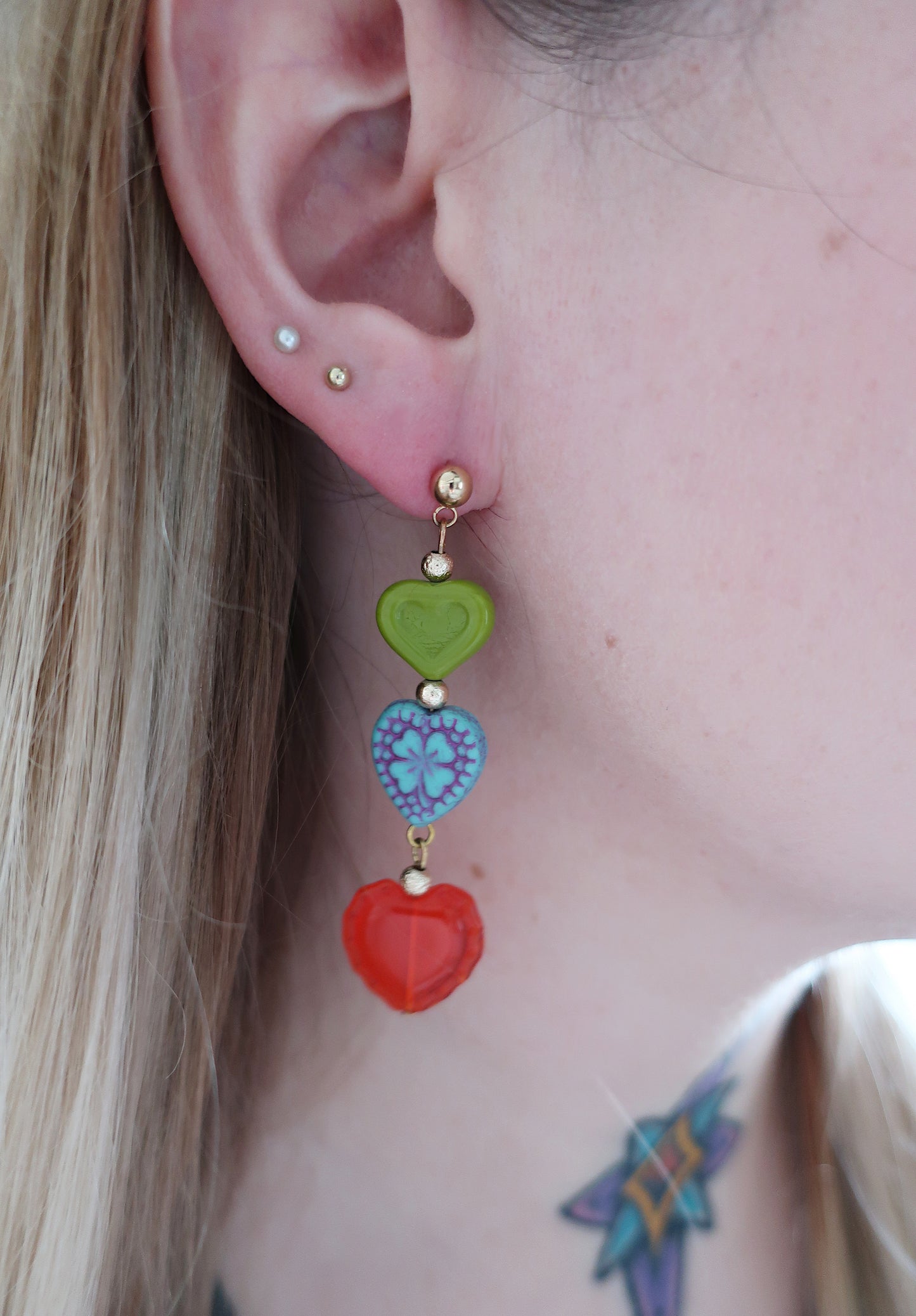 Ohrring mit drei Herzperlen