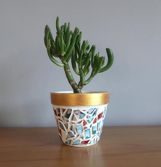 Kleiner Blumentopf mit Mosaik aus Porzellanscherben